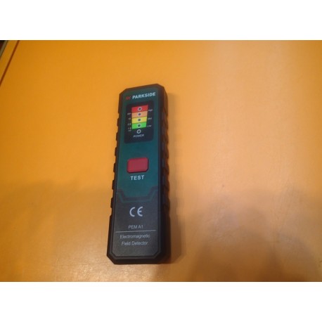 DETEKTOR  ELEKTROMAGNETICKÉHO POLE