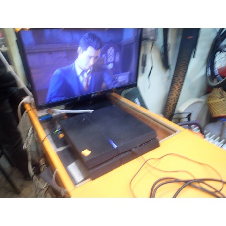 PLAYSTATION 4