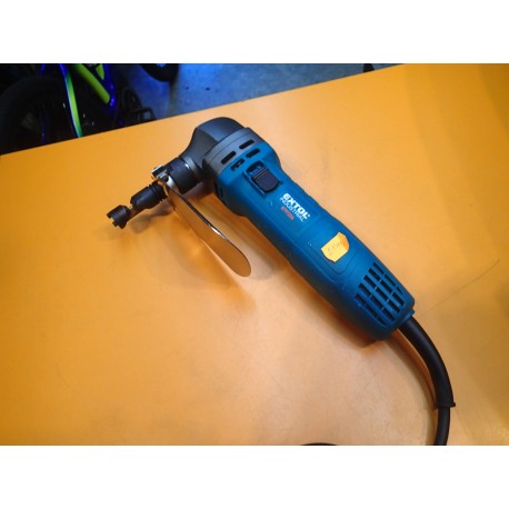 ELEKTRICKÉ NŮŽKY NA PLECH